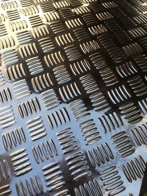 Kiểu gân dập inox 3 – Inox nhám 5 hoa